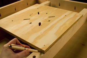 Ploča za središnju nogu stola